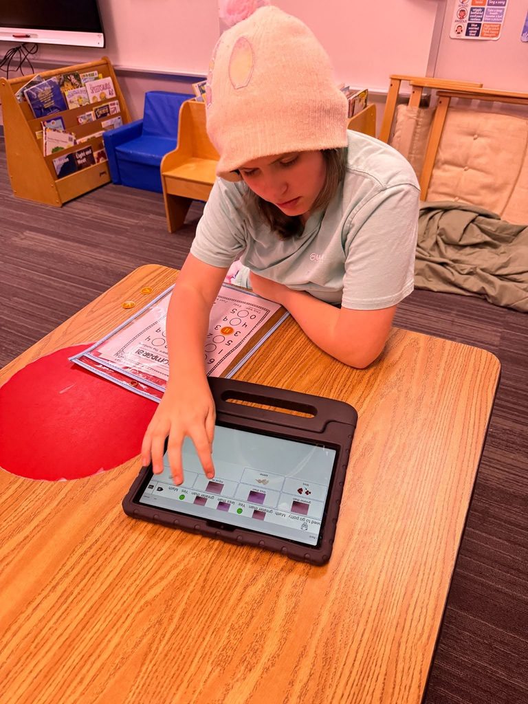 In Mrs. Vanessa’s Class we are really working our minds and our fine motor skills. We are cutting, glueing, comparing, and stringing beads!