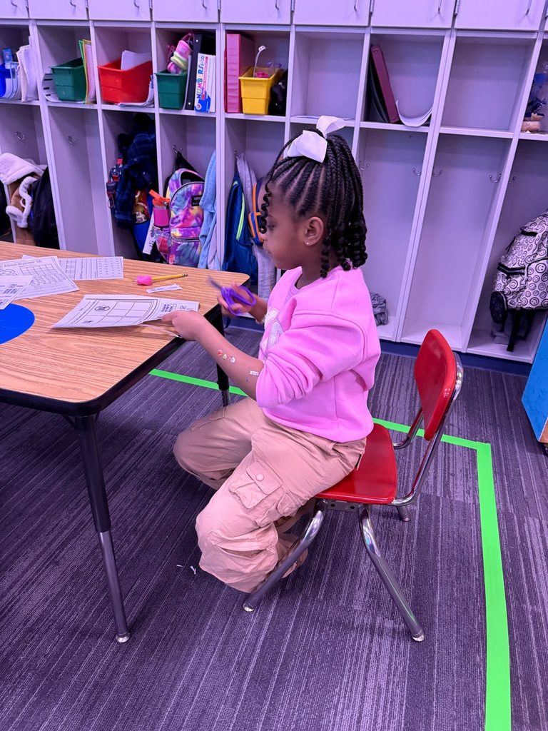 In Mrs. Vanessa’s Class we are really working our minds and our fine motor skills. We are cutting, glueing, comparing, and stringing beads!