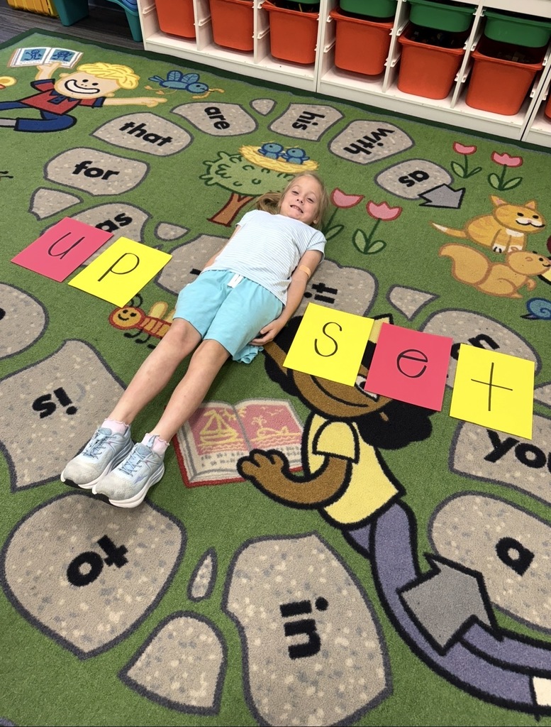 students being word detectives and dividing them into syllables