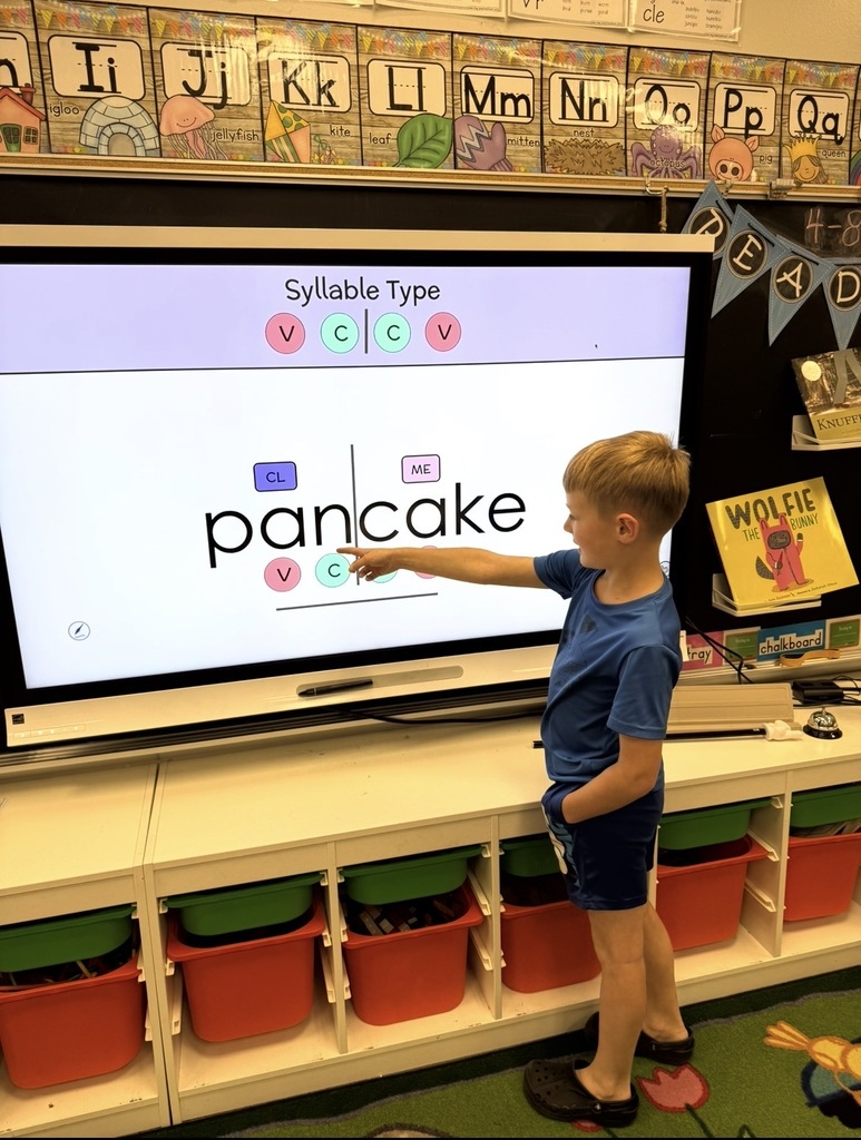 students being word detectives and dividing them into syllables