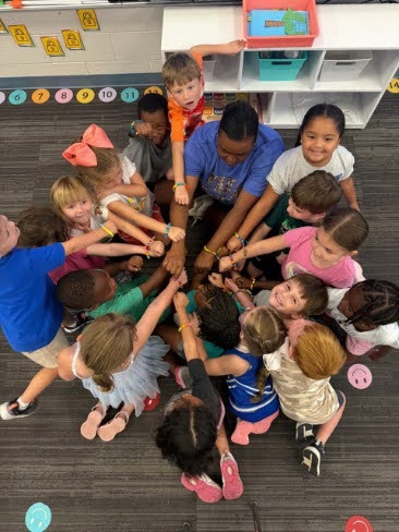 Ms Leslies class making friendship bracelets