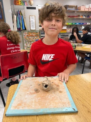 des student sculpting
