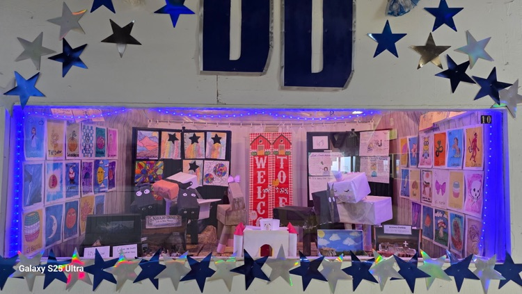 Dexter Elementary and Middle School Art Booth.