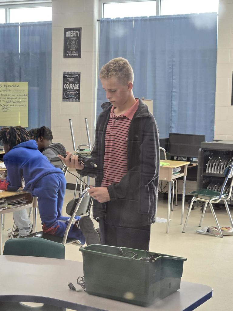 LMS ProTeam students assist in LES classrooms.