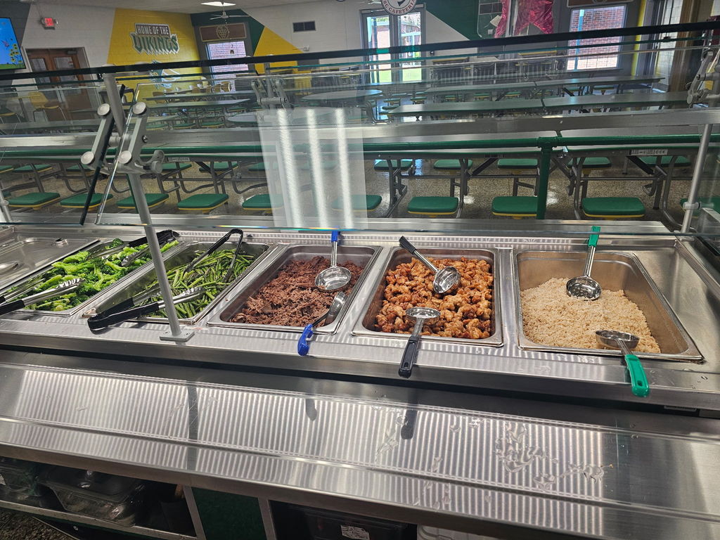 Picture of the serving line at LMS/LHS