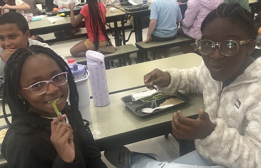LES students trying asparagus