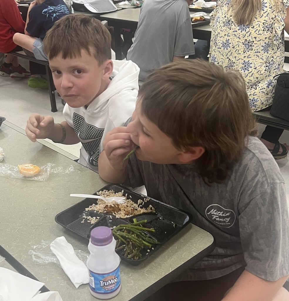 LES students trying asparagus