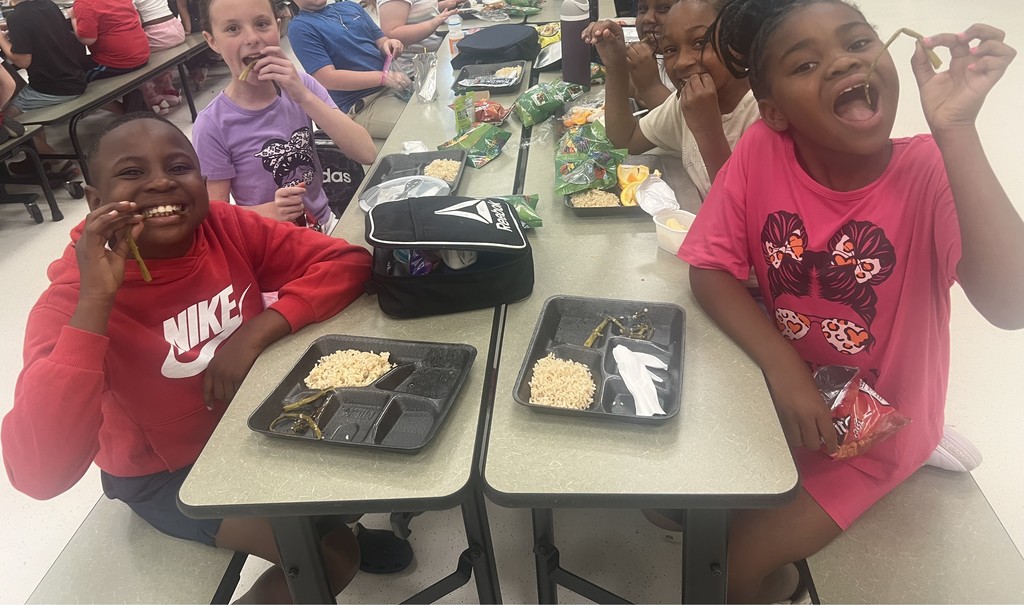 LES students trying asparagus