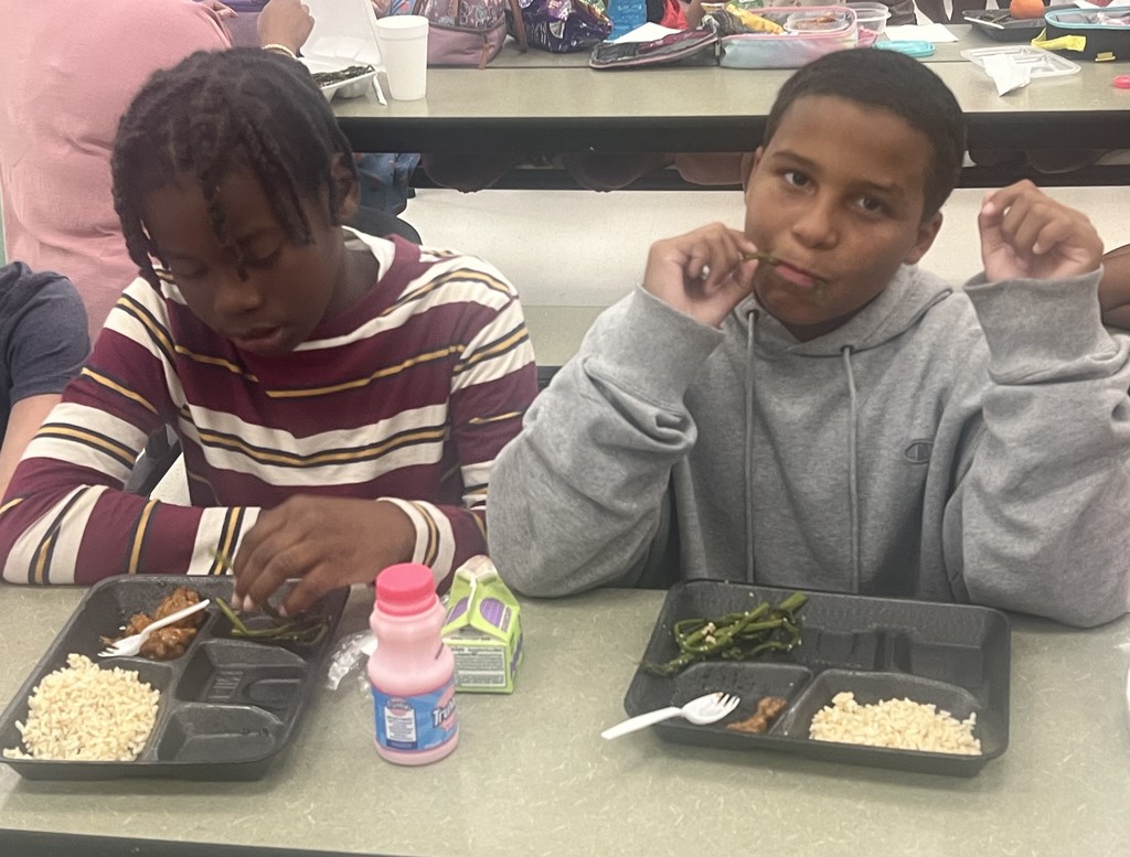 LES students trying asparagus