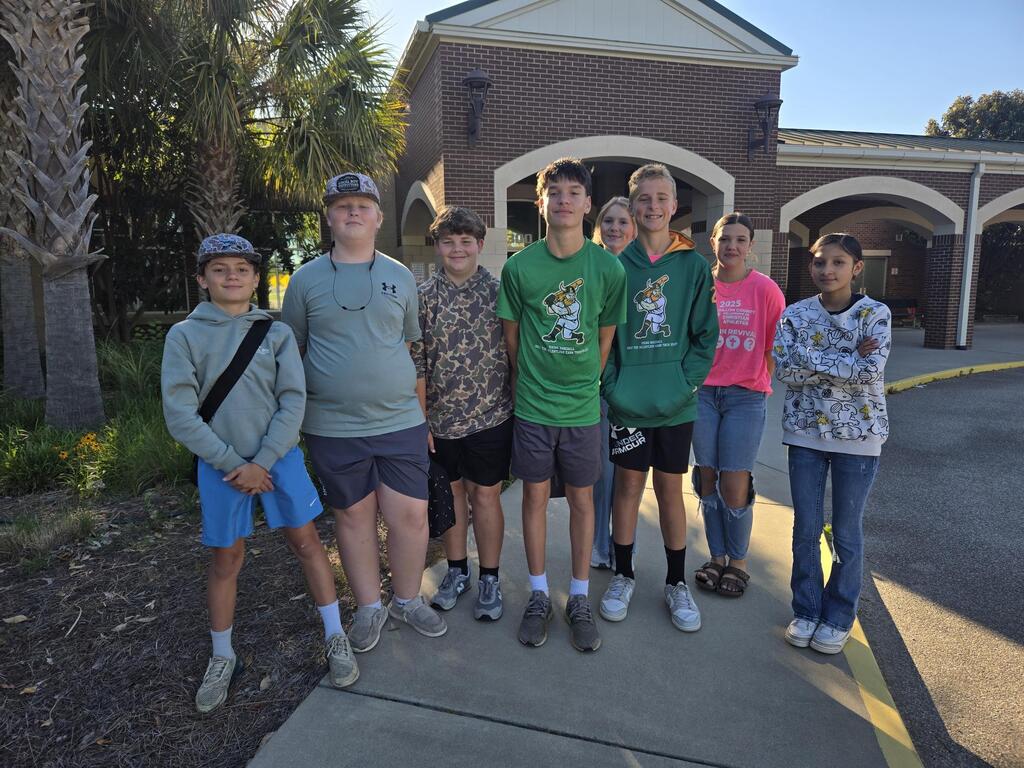 ProTeam students go to LES to run stations for field day!