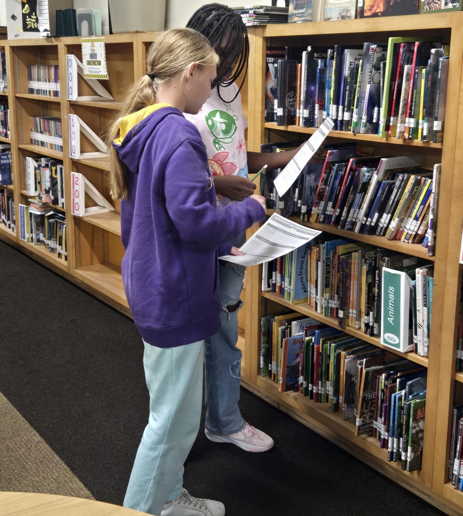 Students complete library scavenger hunt.
