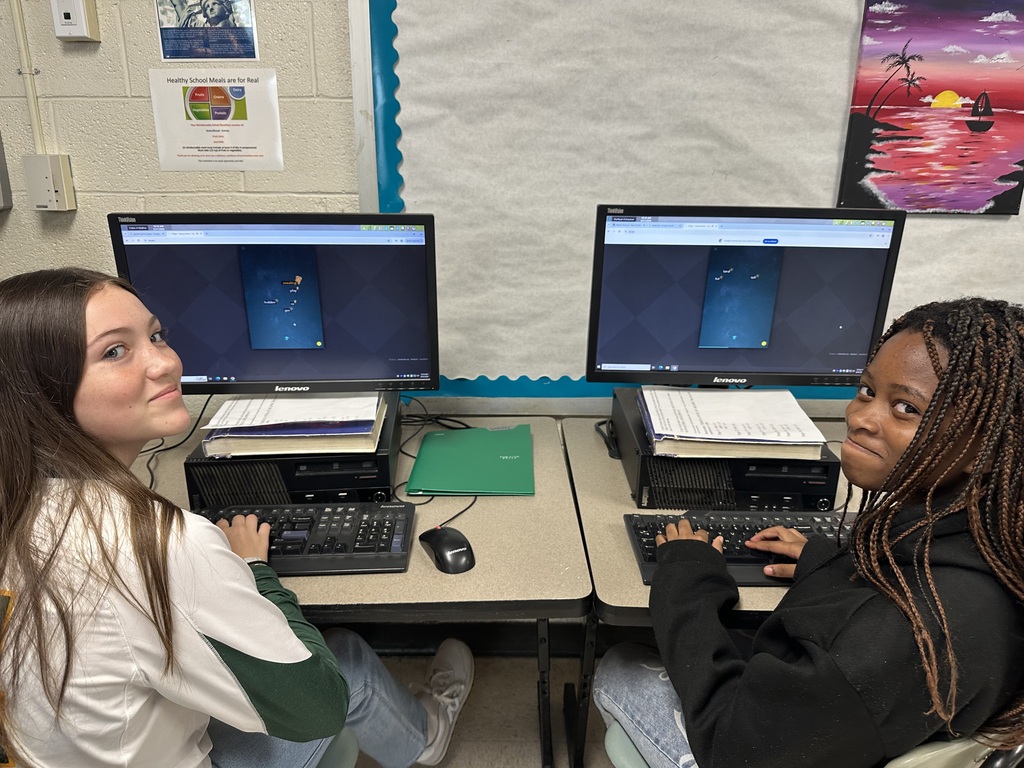 Student participating in Computer class.