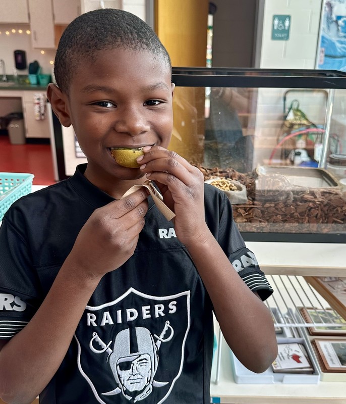 Student at LES trying new fruit