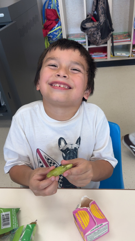 Student at LES trying new fruit