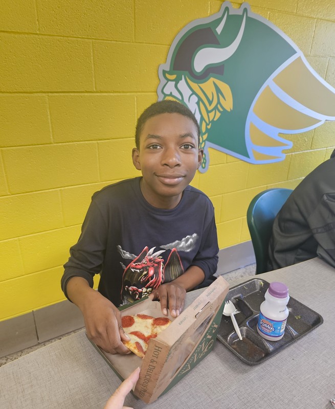 Student trying new pizza