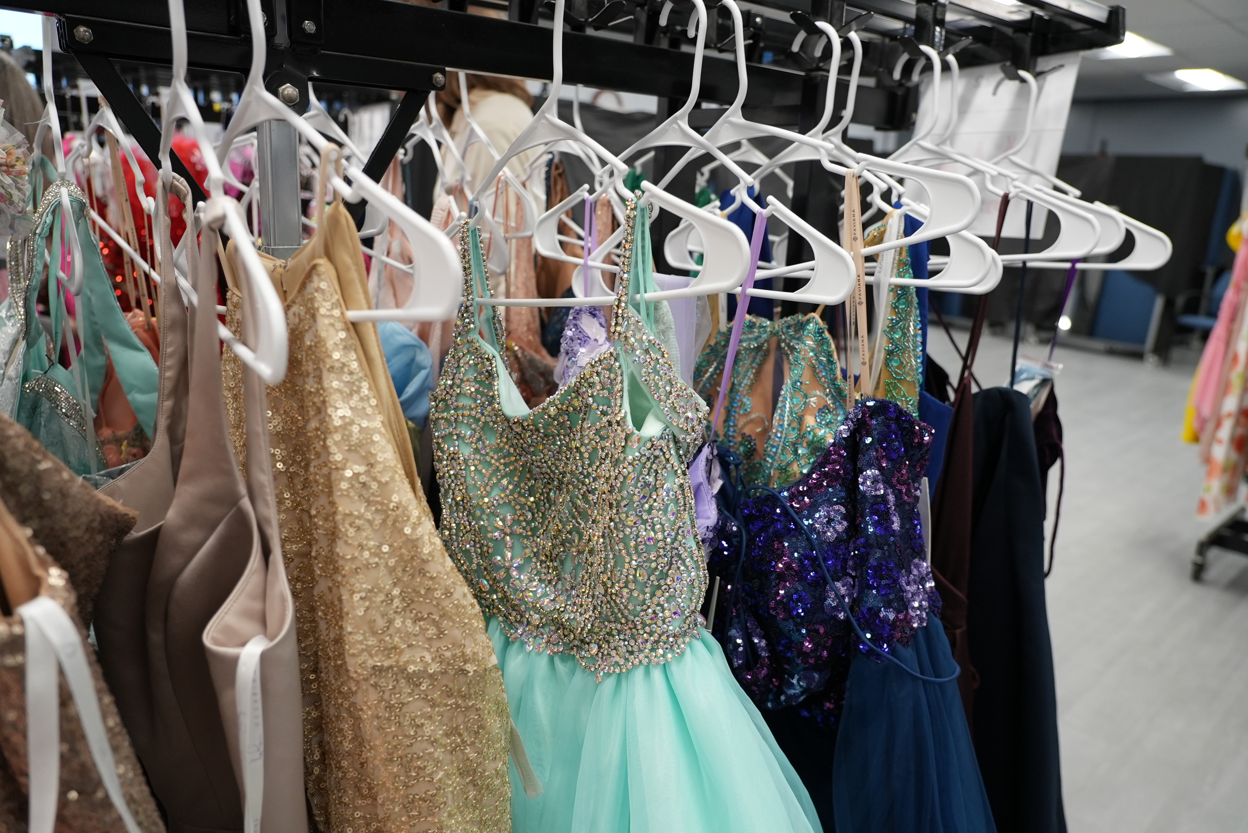District 214 Education Foundation Hosts Prom Pop-Up Boutique to Support Students | District 214 District 214 Education Foundation Hosts Prom Pop-Up Boutique to Support Students | District 214