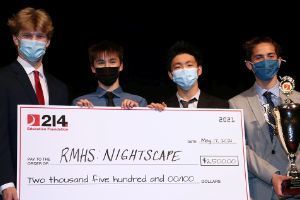 RMHS Students recieving entrepreneurs award