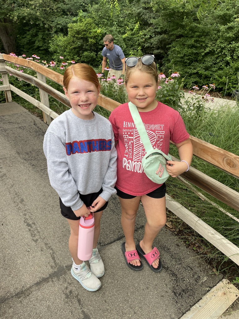 girls at zoo