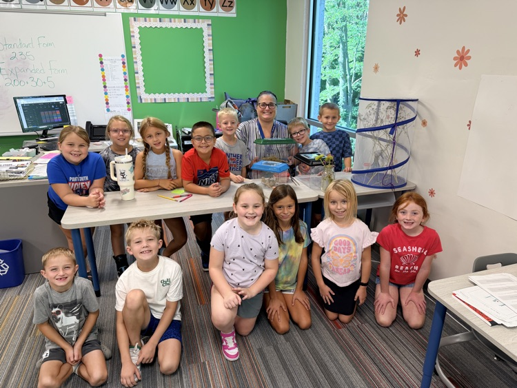 Mrs. Hiett with her 2nd grade class 