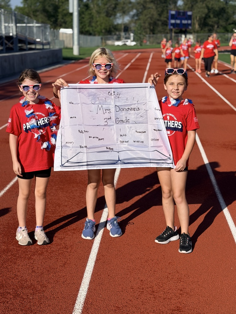 3rd Grade Girls with their Class banner 