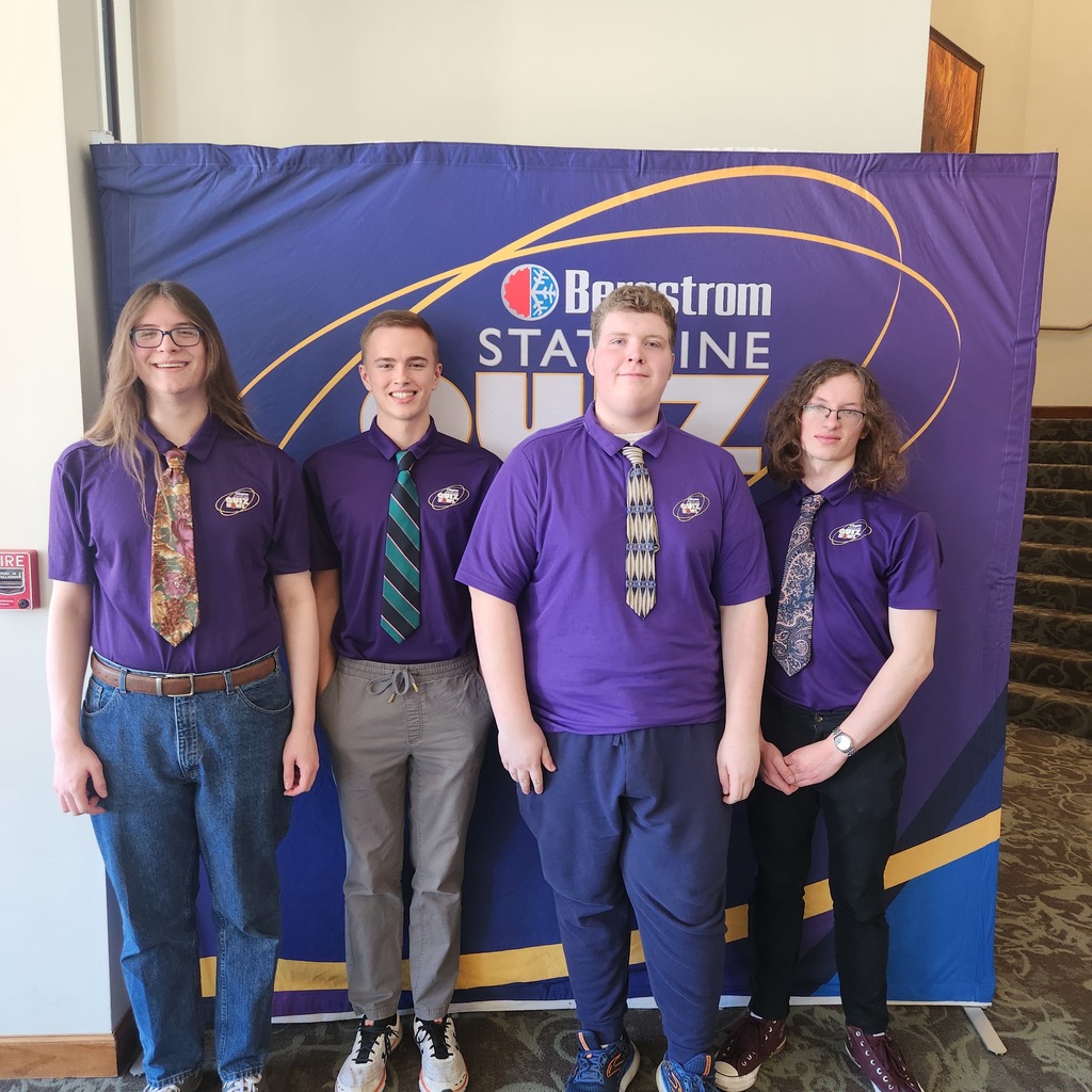 Quiz Bowl students posing for photo