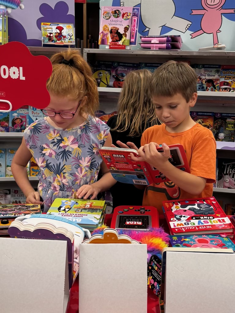 3rd graders look for books