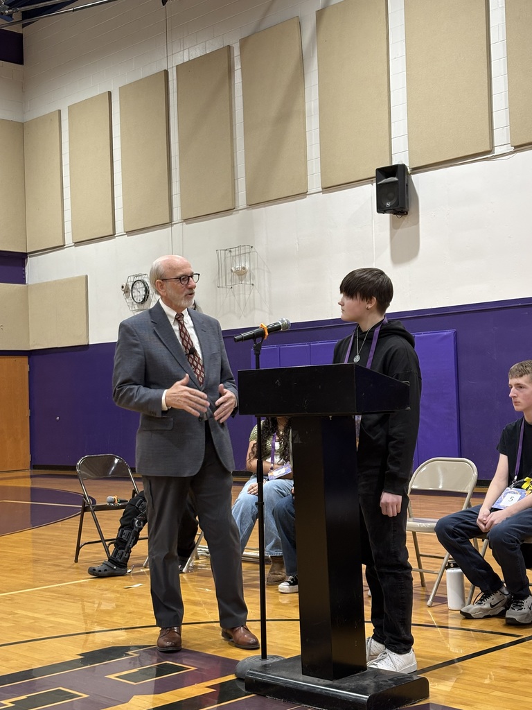 Photo of RMS Spelling Bee podium & contestants