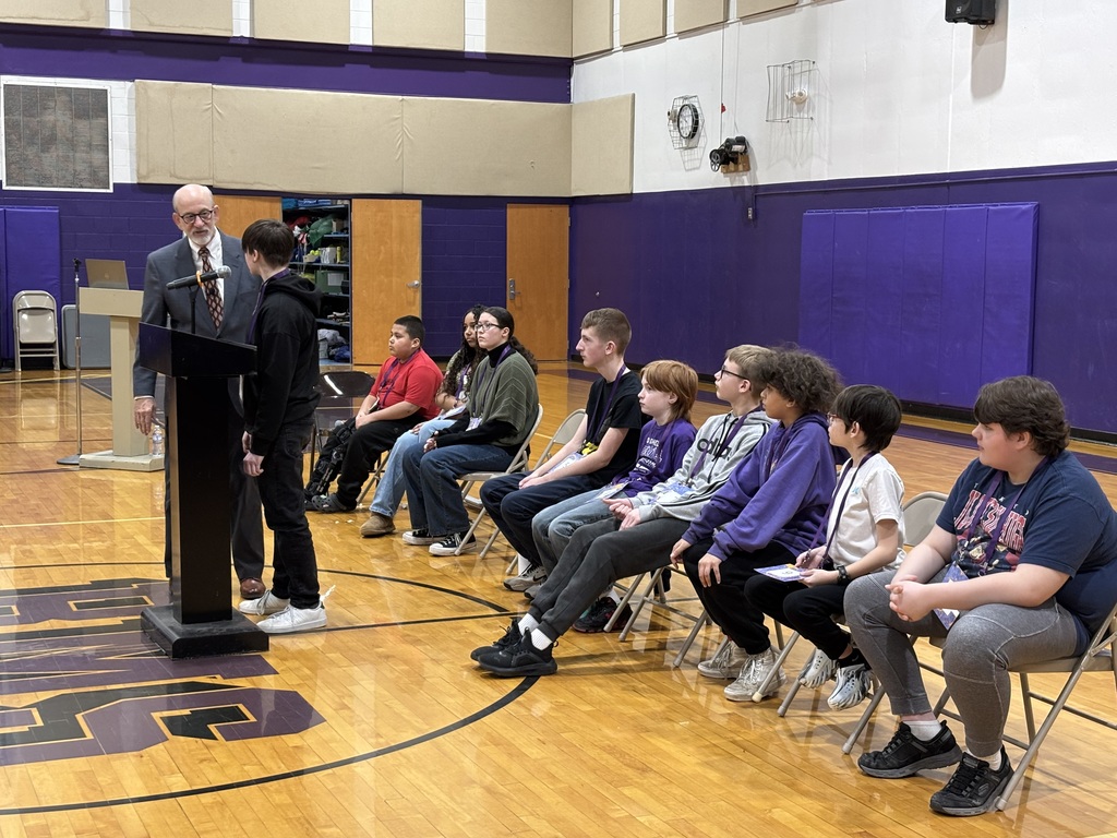 Photo of RMS Spelling Bee podium & contestants