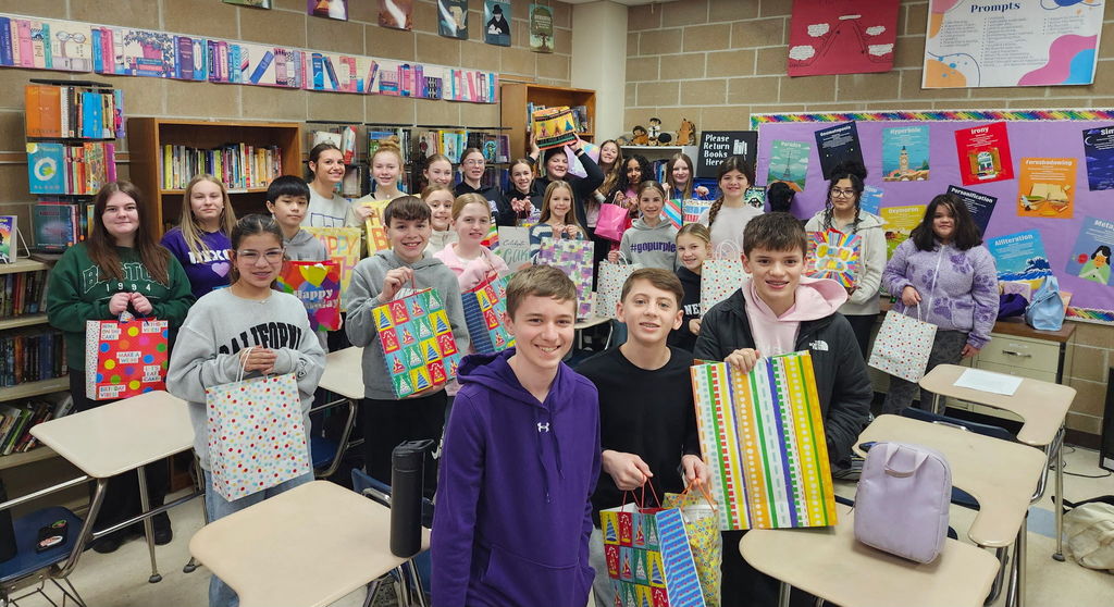 rms builders club with students holding bags