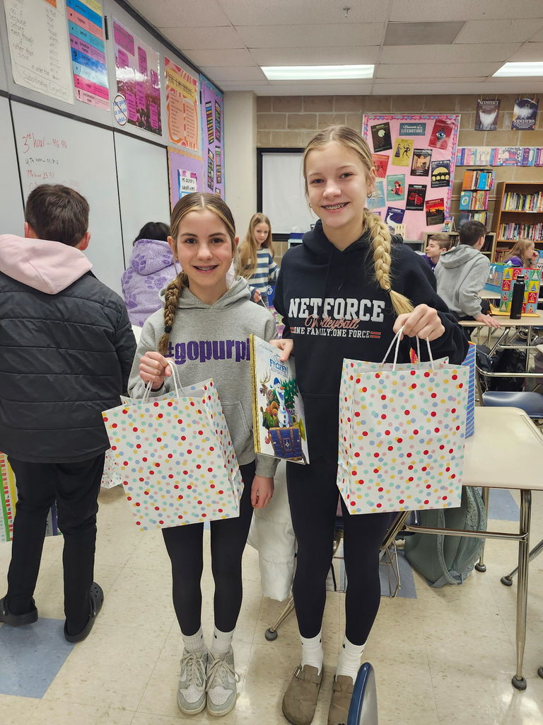 rms builders club with students holding bags