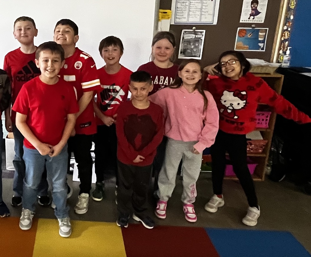 Ms. Saunder's class in red