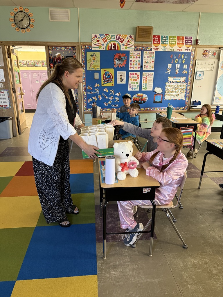 3rd graders enjoying popcorn