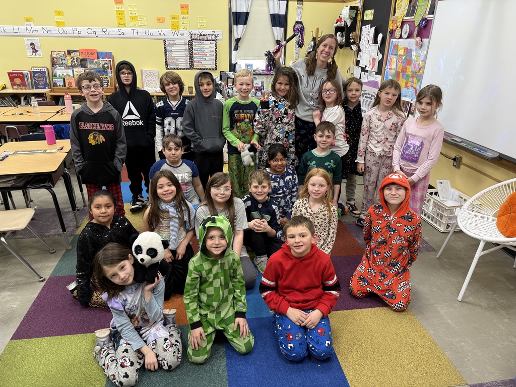 Ms. Saunders and her class with the spirit stick
