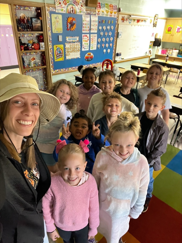 Ms. Saunders and her class on crazy hair day