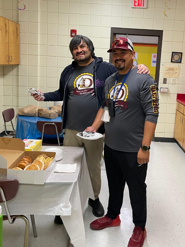 Coach and Guzman enjoy breakfast
