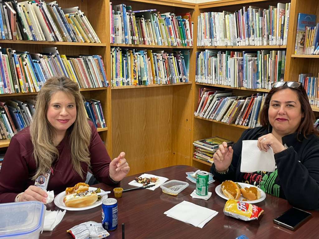 Garcia and Belmares enjoying lunch