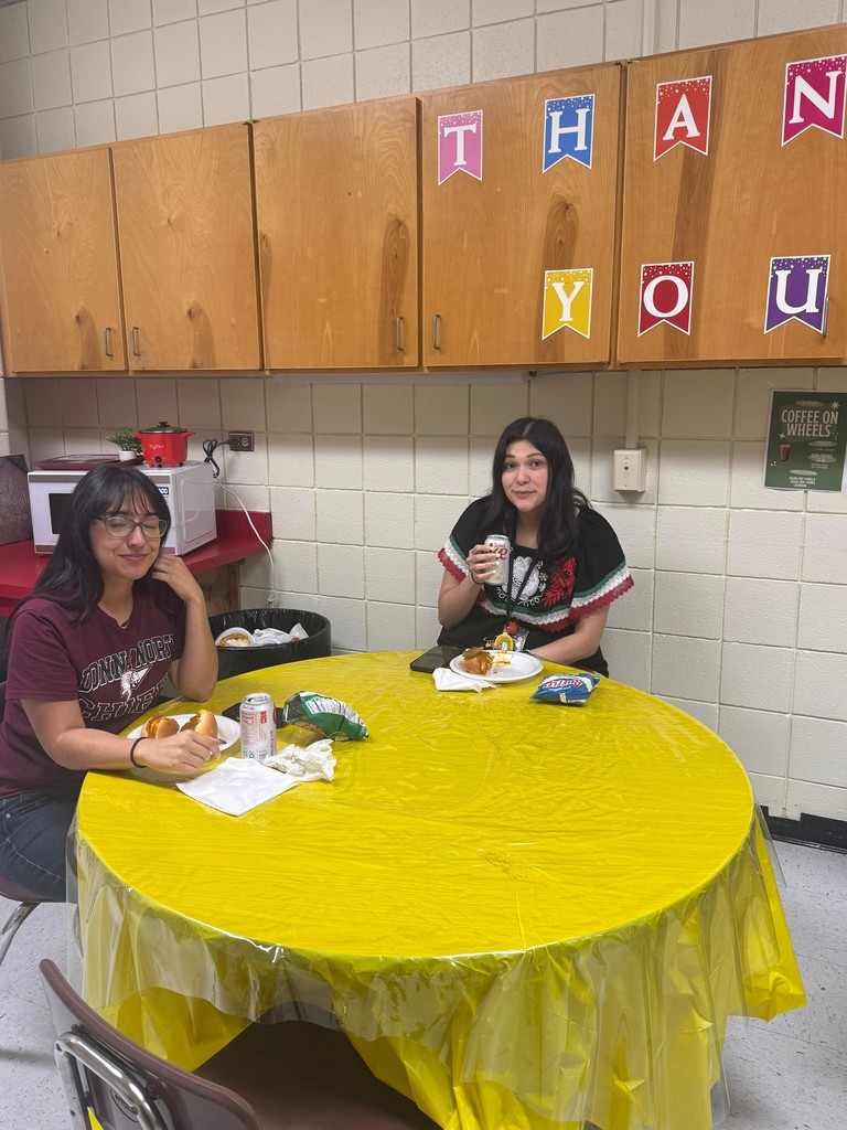 Gomez and Morales enjoying lunch
