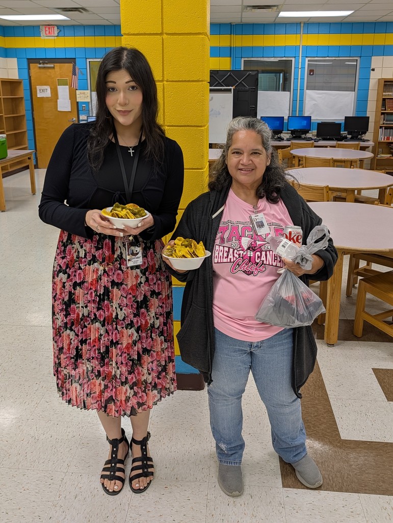 Morales and Decanini enjoying nachos