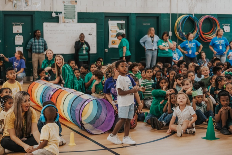 House rallies at MLMS and MES