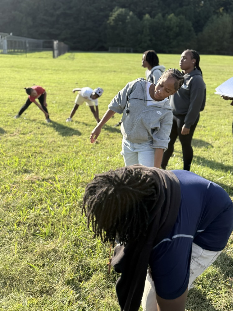 students volunteer at CES