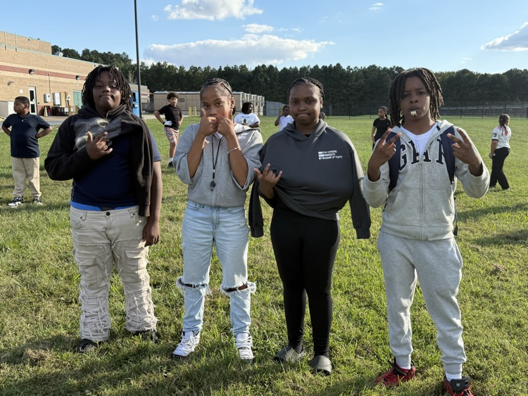 students volunteer at CES