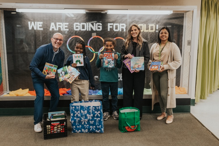 Maple Elementary receives book donation from Hyatt