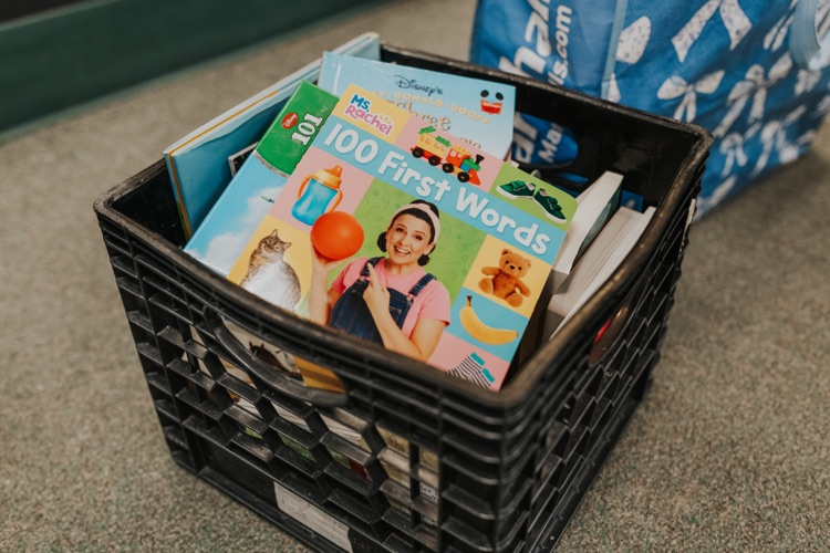 Maple Elementary receives book donation from Hyatt