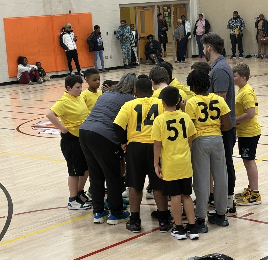 basketball huddle at half time