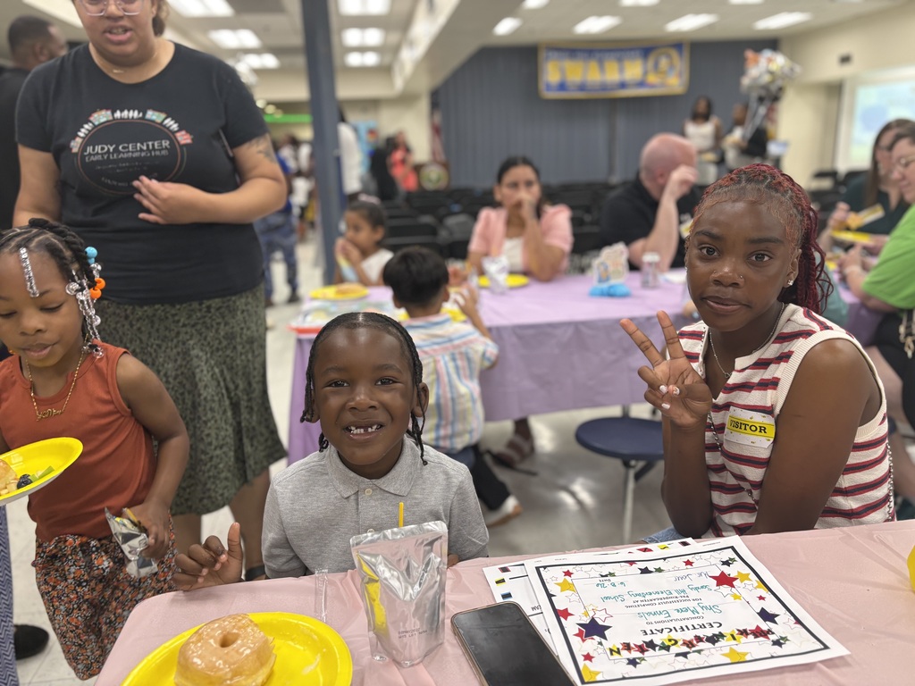 Students eating after promotion ceremony