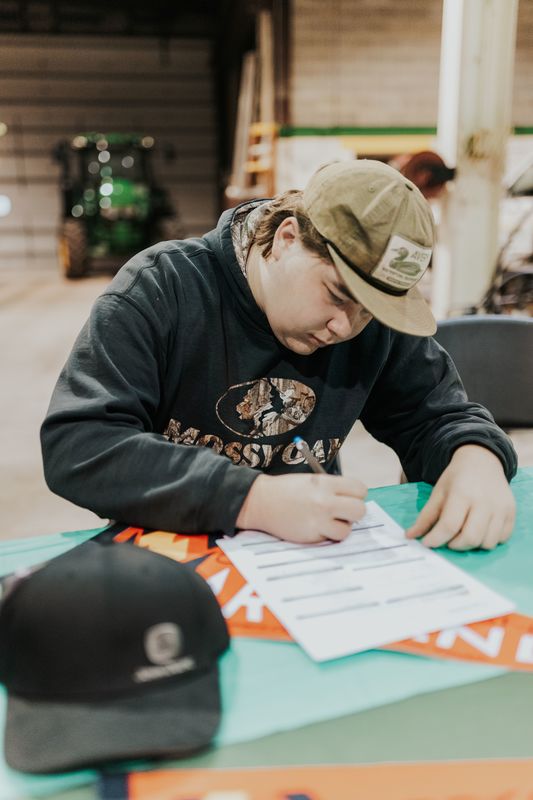 Reid signing his contract