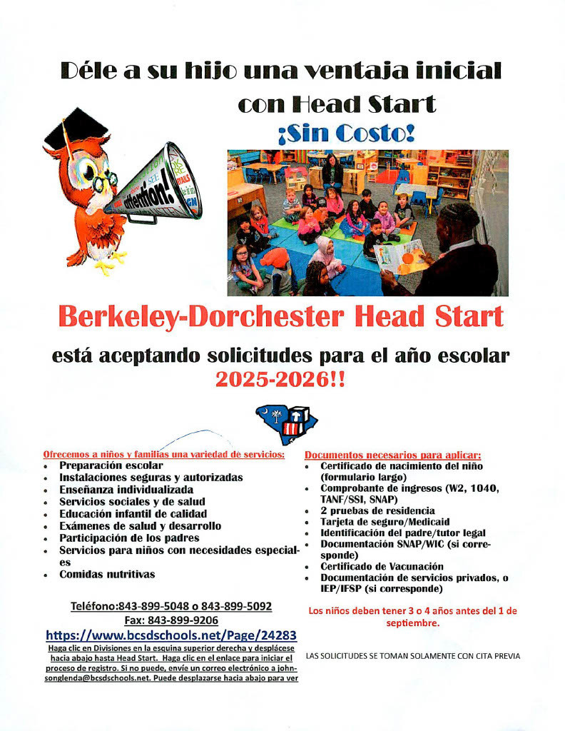 Flyer titled “Déle a su hijo una ventaja inicial con Head Start ¡Sin Costo!” from Berkeley-Dorchester Head Start. Shows the same red owl mascot with a megaphone and the same classroom photo of children sitting on a colorful rug listening to a teacher read. The flyer announces that applications are open for the 2025-2026 school year and lists program benefits such as educación infantil de calidad, servicios sociales y de salud, comidas nutritivas, participación de los padres, and servicios para niños con necesidades especiales. Contact information includes phone numbers (843-899-5048 or 843-899-5092), fax (843-899-9206), and the same website link. Notes that applications are taken by appointment only and that children must be 3 or 4 years old before September 1.