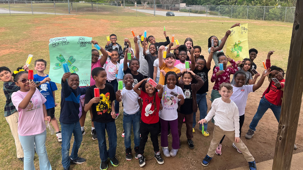 Mirror Lake students with their popsicles in celebration of reaching their i-Ready goals.