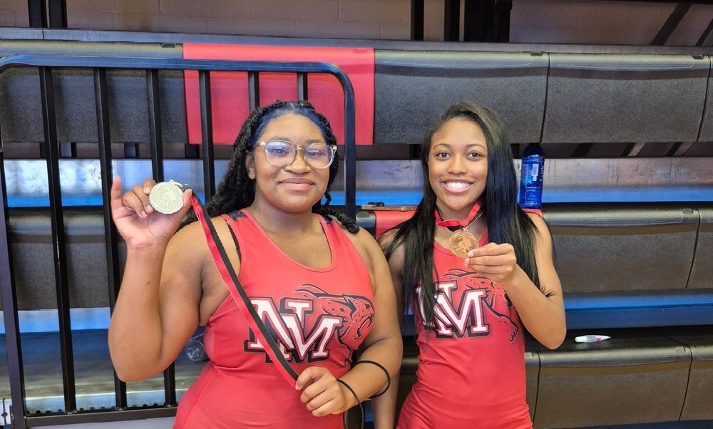 Pic of two wrestlers