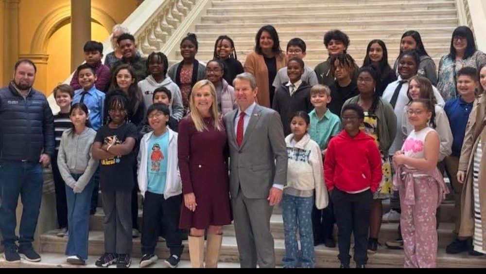 Beulah Beta Club students pose for a photo in the Capitol with Gov. and Mrs. Kemp.